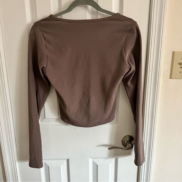 Move Theology Women’s Tan Cropped Workout Top Size Medium - Picture 3 of 6